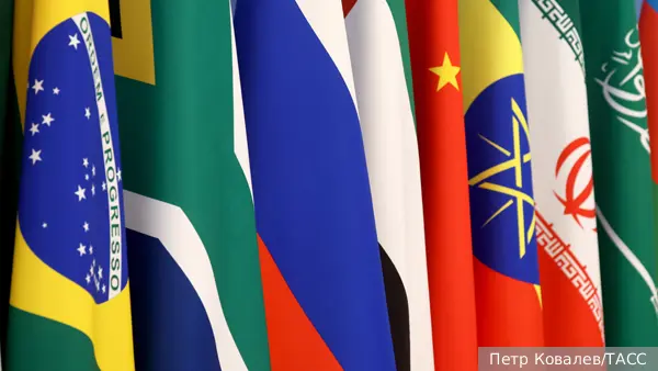 Лукьянов рассказал о стратегиях стран БРИКС против пошлин Трампа