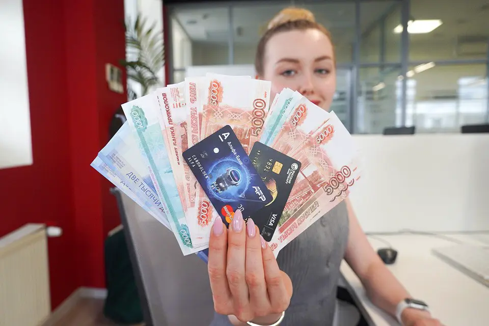 В Центробанке хотят ограничить срок действия карт с истекшим сроком годности.