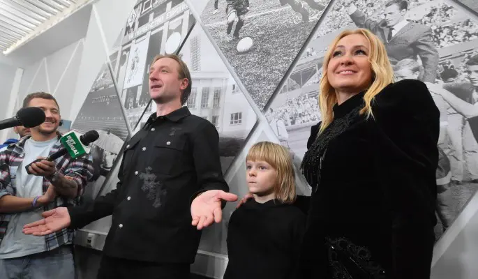 "На Шамана похож": сын Рудковской Гном Гномыч поразил новой прической