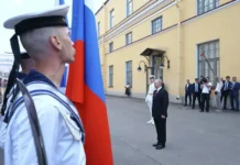 Путин на борту "Адмирала Григоровича" наблюдал за экстрим-учениями флота putin na bortu admirala grigorovicha nablyudal za ekstrimucheniyami flota-urbandigest-ru-0