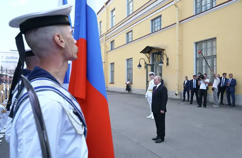 Путин на борту "Адмирала Григоровича" наблюдал за экстрим-учениями флота-0