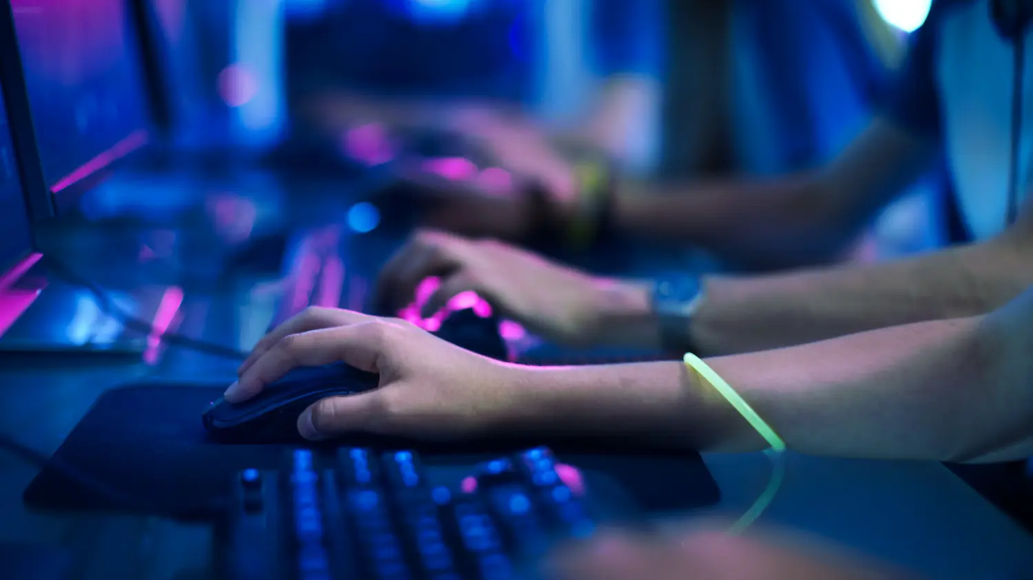 Сбер и Кирилл Царев представили турнир по Dota 2 и Counter Strike 2 с поддержкой Федерации компьютерного спорта России-0