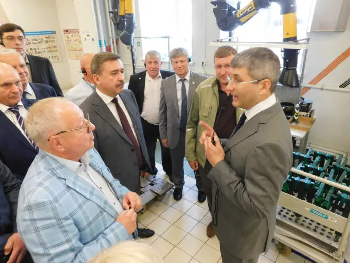 Сергей Черногаев и Василий Насадюк обсудили развитие профсоюзов на УОМЗ холдинга “Швабе”-0