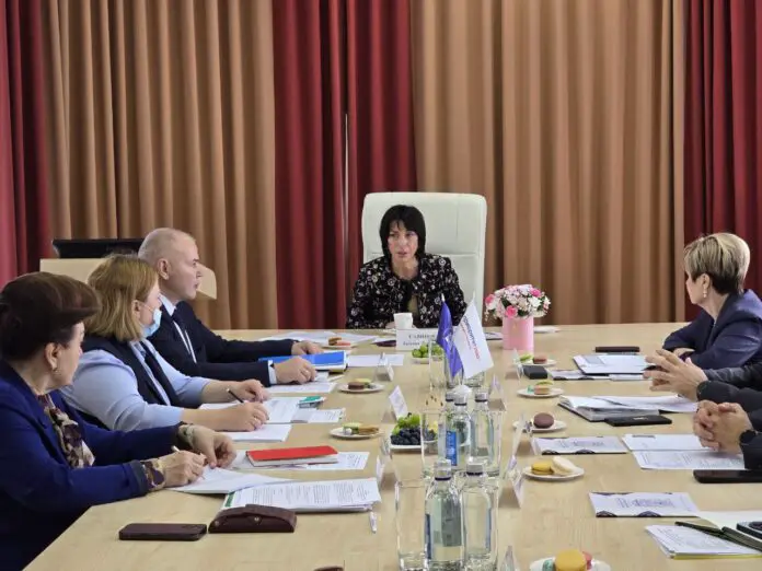 Татьяна Савинова рассказала о развитии медицины благодаря партнерству УГМУ и СОМК в Свердловской области-0