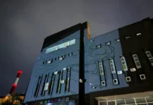 Ци Синхуа создает мурал с драконом на спорткомплексе "Олимпиец" во Владивостоке czi sinhua sozdaet mural s drakonom na sportkomplekse olimpiecz vo vladivostoke-urbandigest-ru-0