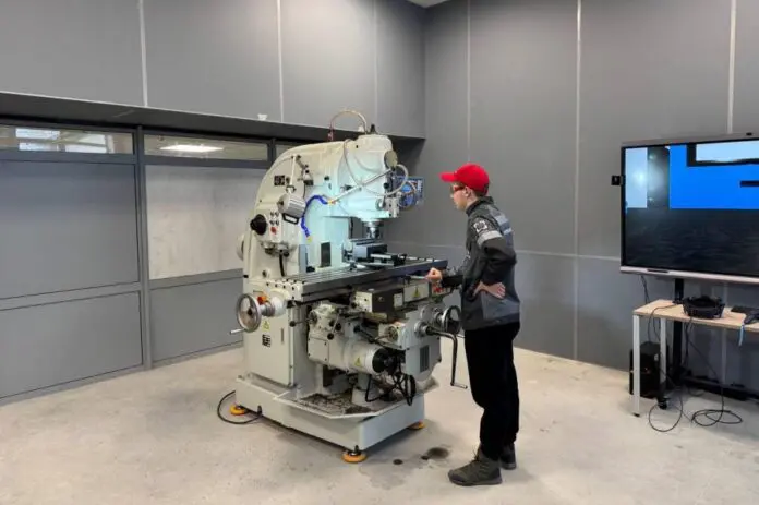 Денис Паслер рассказывает о прорыве в машиностроении техникума Курочкина при поддержке Минпросвещения-0