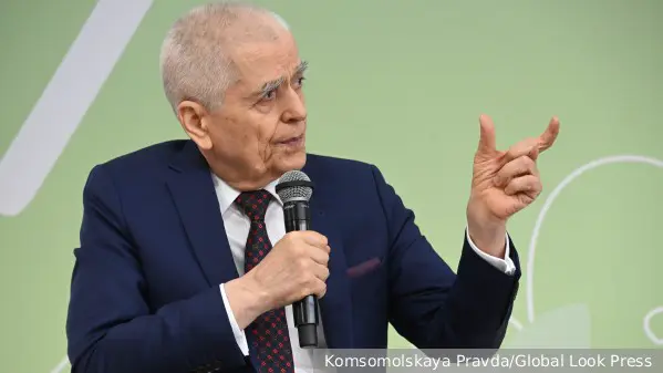 Онищенко объяснил, почему закрывать границу с КНР из-за чикунгуньи не нужно