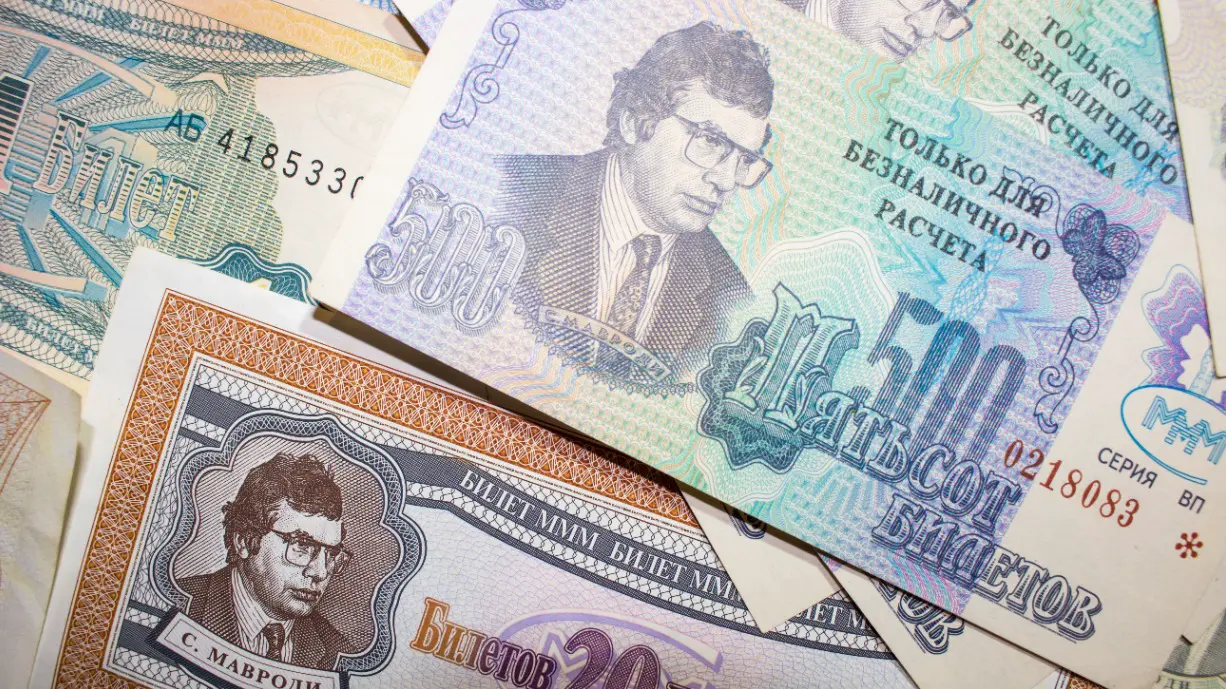 Внебрачный сын и инсценированная смерть: какие слухи ходят вокруг Мавроди