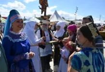 Ирбитская ярмарка открывает новые горизонты и яркие встречи с Burito и Uma2rman irbitskaya yarmarka otkryvaet novye gorizonty i yarkie vstrechi s i 2-urbandigest-ru-0