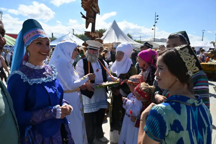 Ирбитская ярмарка открывает новые горизонты и яркие встречи с Burito и Uma2rman-0