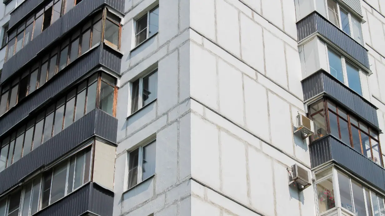 В жилом доме в районе Лефортово 2025 году заменили все лифтовое оборудование с расширением дверных проемов