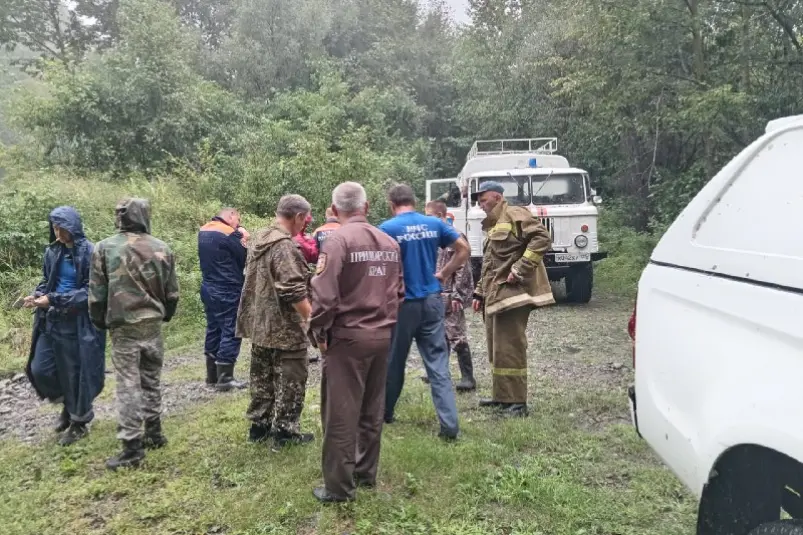 В Приморье спасли заблудившуюся семью с детьми МинГОЧС Приморья