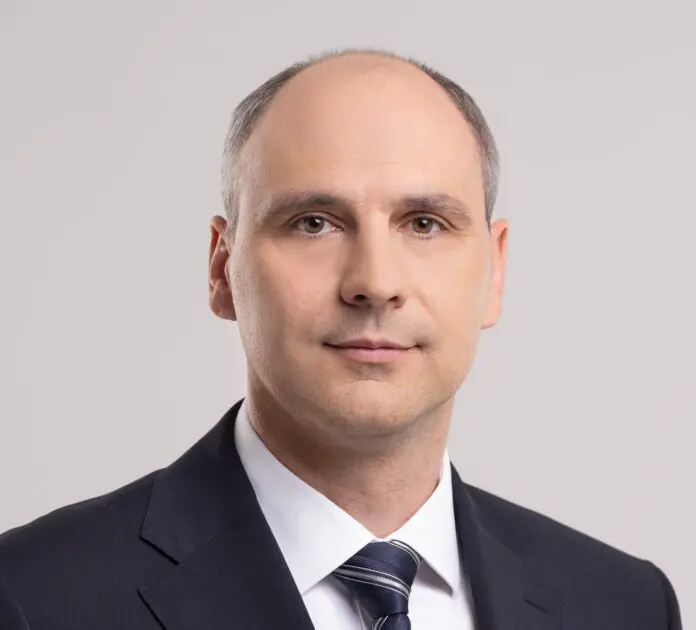 Денис Паслер поздравил работников Свердловской области с Днем машиностроителя-0