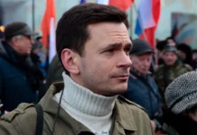 Илья Яшин и Дарья Курилова уточняют вопросы гражданства в деле МВД ilya yashin i darya kurilova utochnyayut voprosy grazhdanstva v dele mvd-urbandigest-ru-0