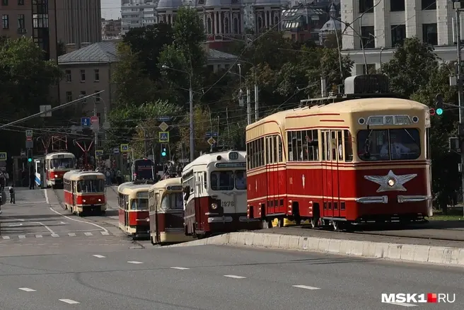В центре Москвы прошел парат ретротрамваев и ретроавтомобилей | Источник: Артем Устюжанин / MSK1.RU