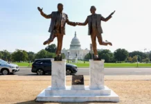 Новая скульптура перед Капитолием привлекла внимание Дональда Трампа и Джеффри Эпштейна novaya skulptura pered kapitoliem privlekla vnimanie donalda trampa i dzheffri epshtejna-urbandigest-ru-0