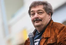 Росфинмониторинг и Минюст добавили Дмитрия Быкова в список экстремистов rosfinmonitoring i minyust dobavili dmitriya bykova v spisok ekstremistov-urbandigest-ru-0