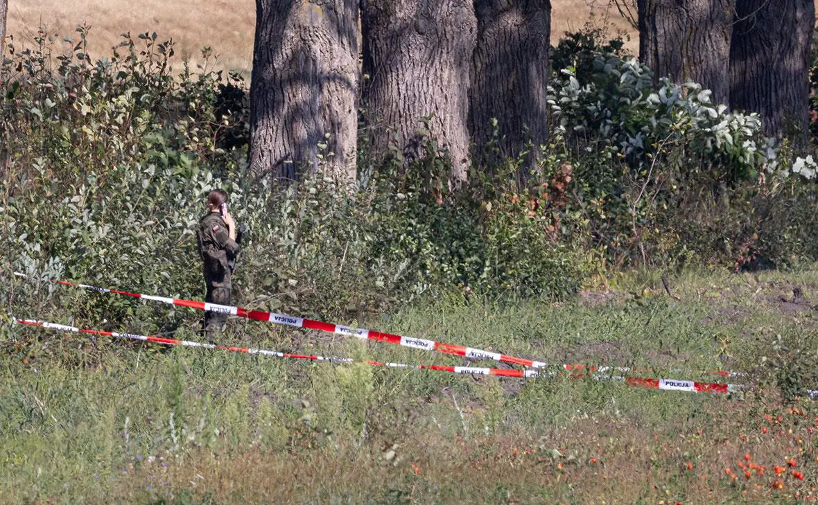 Солдат патрулирует после нарушения воздушного пространства, Польша, 10 сентября 2025 года (Jakub Orzechowski / Agencja Wyborcza.pl / Reuters)