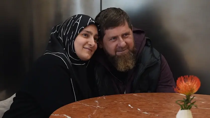 Дочь Кадырова открыла комплекс из фабрики, склада и общежития рабочих