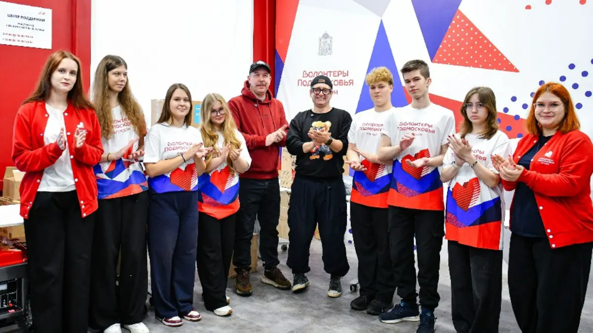 Актеры из сериала «Солдаты» и волонтеры из Химок собрали гумпомощь на СВО