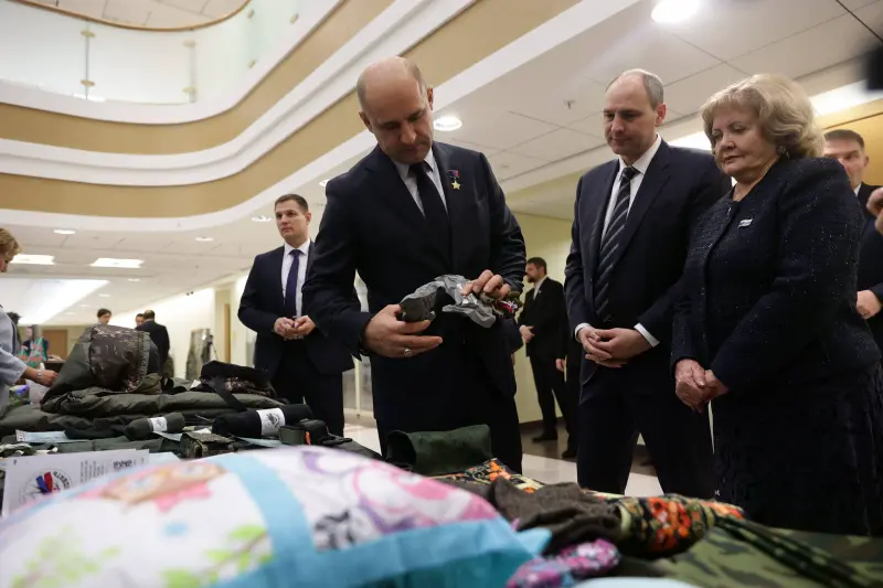 Первые лица региона оценили изделия для бойцов СВО