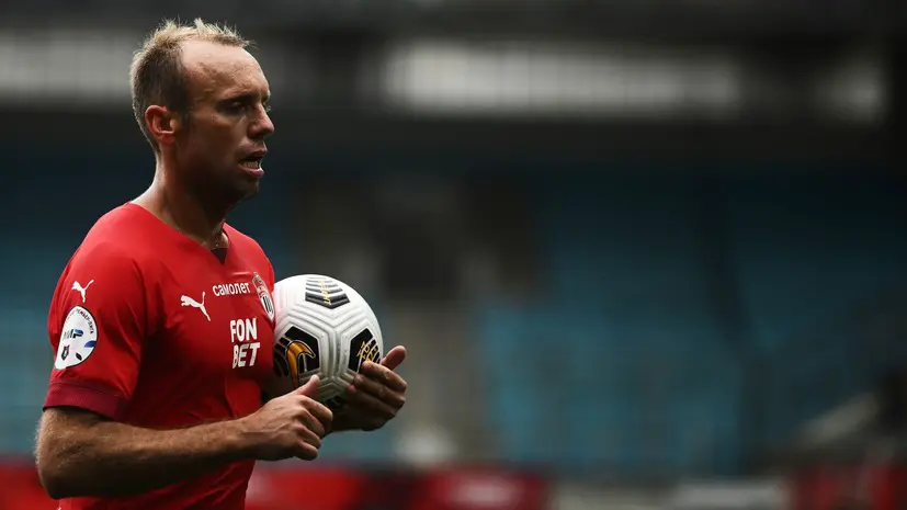 Спасения Гильерме, рывки Плющенко и первый удар по мячу маленького сына: чем запомнился прощальный матч Глушакова