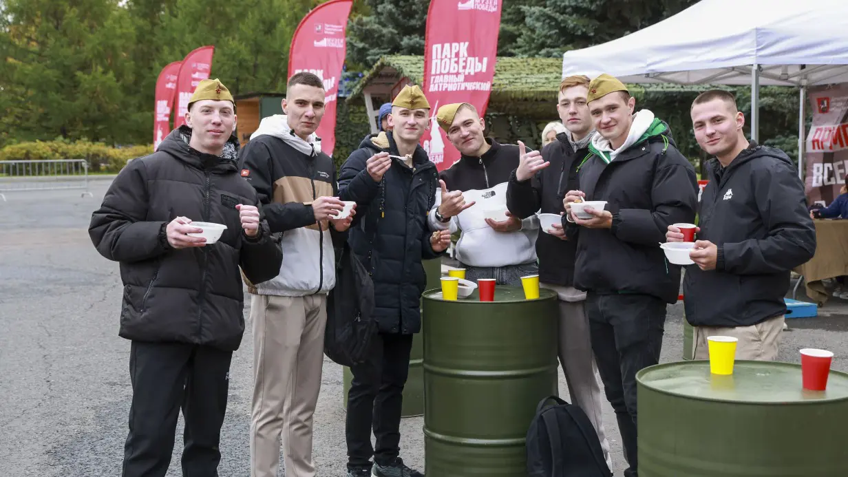 Музей Победы проведет программу ко Дню учителя в парке