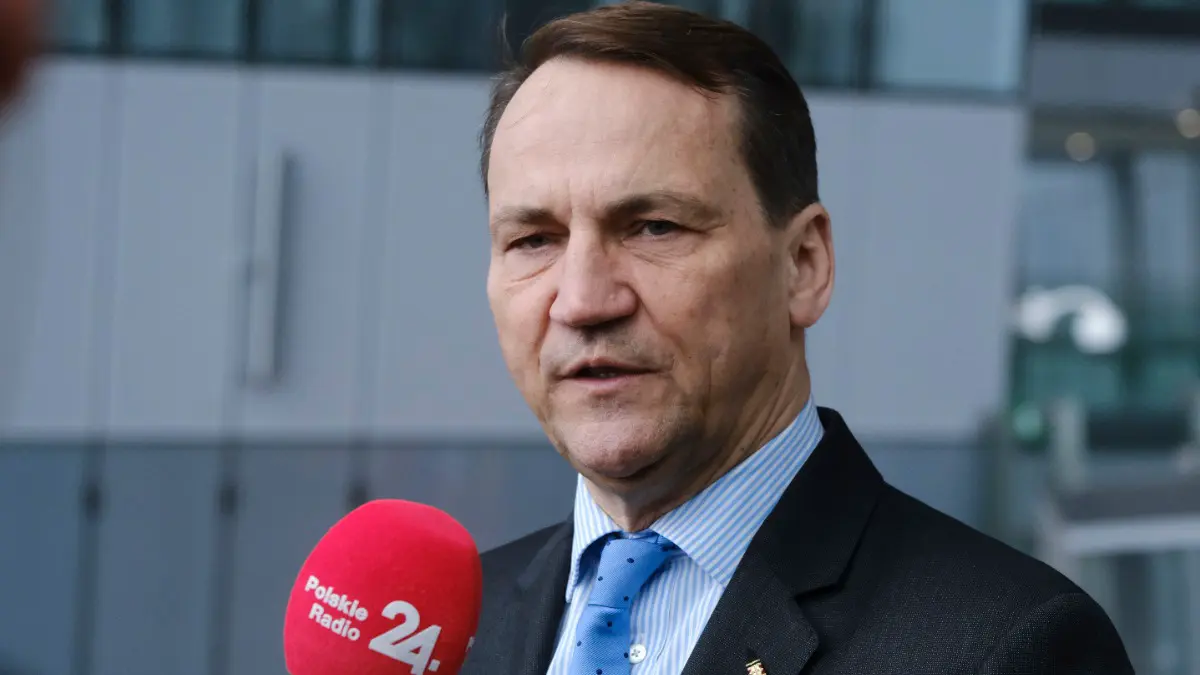 Сикорский пригрозил Венгрии подрывом нефтепровода «Дружба» в ответ Сийярто