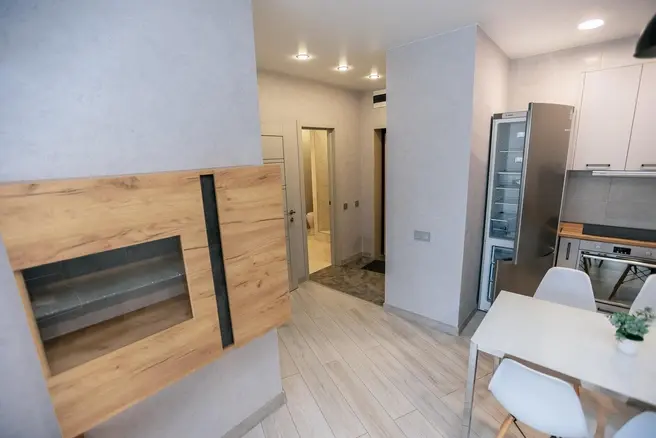 В крошечной квартире должно всё поместиться, это еще шикарный вариант | Источник: Максим Серков / NGS42.RU