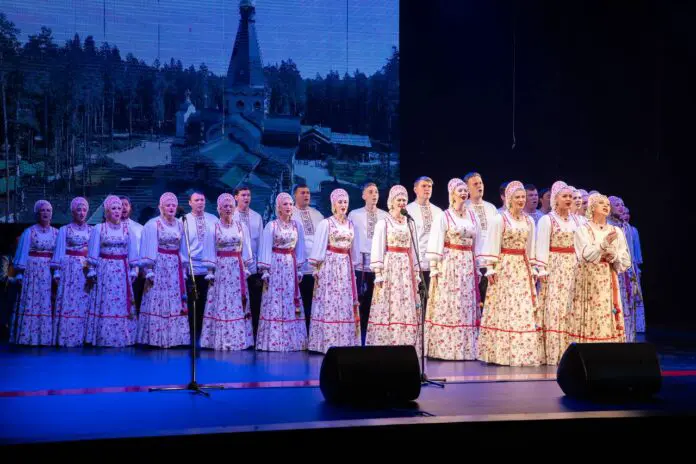 Уральский народный хор отмечает Год защитника Отечества туром в честь 80-летия Победы-0