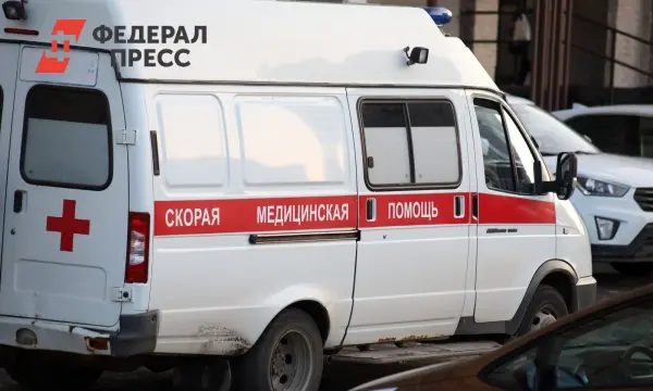 В Новосибирске помощь детям и женщинам оказали после ЧП на остановке с авто Ravon Nexia-0