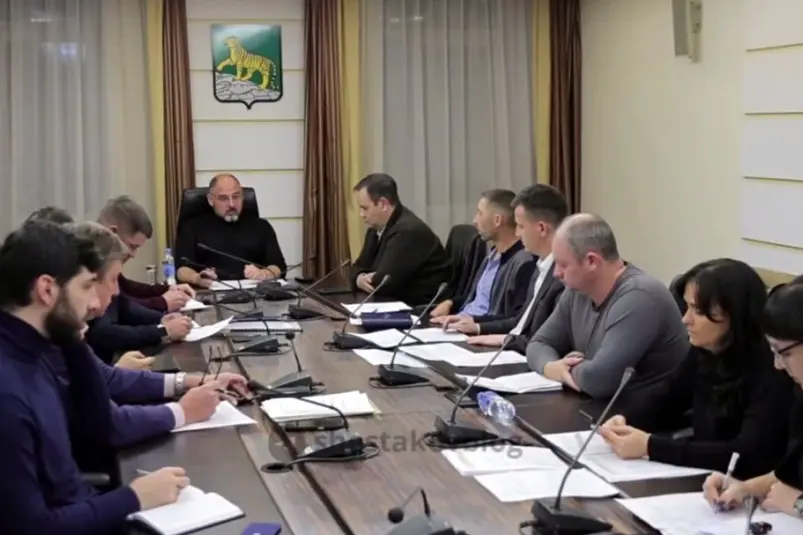 Совещание по руководством главы Владивостока стоп-кадр из видео, посвященного совещанию, Тг-канал (18+) Константина Шестакова