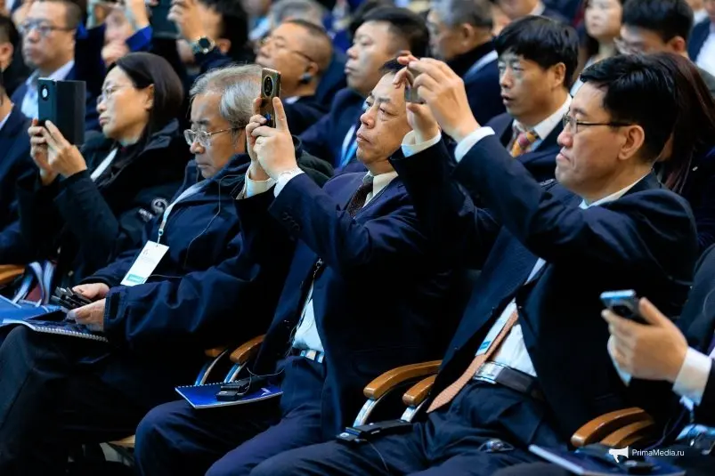 Китайсккие бизнесмены на Инвестиционном форуме (18+) во Владивостоке Евгений Кулешов, ИА PrimaMedia