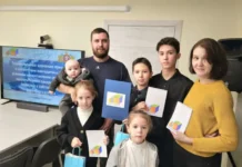 Денис Паслер и Алексей Кузнецов поддерживают семьи Горлиных и Азьмука–Абдуллиных denis pasler i aleksej kuzneczov podderzhivayut semi gorlinyh i azmukaabdullinyh-urbandigest-ru-0