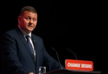 Интрига украинских выборов может быть связана с вызовом Залужного Зеленскому intriga ukrainskih vyborov mozhet byt svyazana s vyzovom zaluzhnogo zelenskomu-urbandigest-ru-0