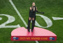 Карина Пасьян исполнила гимн США на футбольном матче и покорила публику эффектным образом karina pasyan ispolnila gimn ssha na futbolnom matche i pokorila publiku effektnym obrazom-urbandigest-ru-0