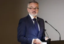 Кшиштоф Краевский оказался в центре скандала в Санкт-Петербурге, реакция МИД Польши и Дмитрия Пескова kshishtof kraevskij okazalsya v czentre skandala v sanktpeterburge reakcziya mid polshi i dmitriya peskova-urbandigest-ru-0