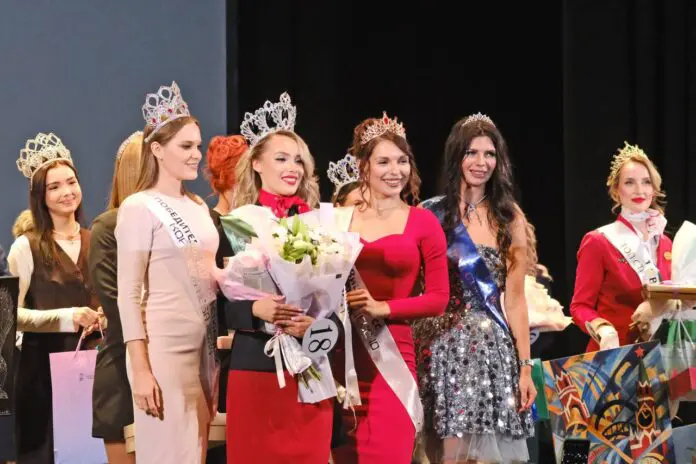 Лилия Дегтярева из Уральских авиалиний завоевала титул Топ стюардесс + Авиа Мисс 2025!-0