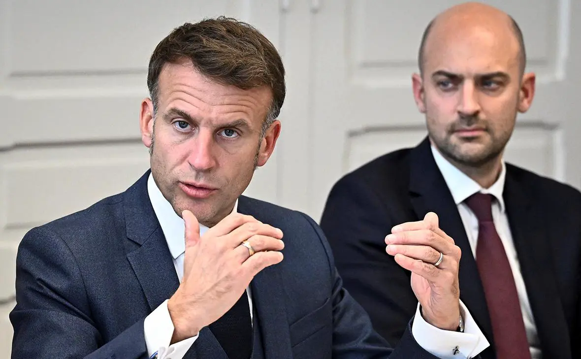 Эмманюэль Макрон и Жан-Ноэль Барро (Julien De Rosa / Reuters)