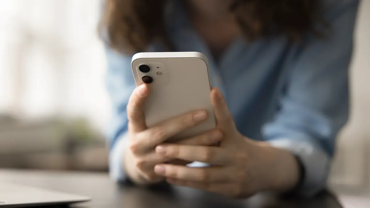 Россиянам стали приходить SMS об ограничении интернета после приезда из-за рубежа