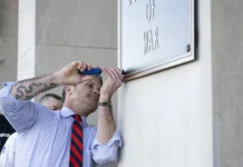 Пентагон получил новые 27-килограммовые таблички благодаря инициативе Хегсета и поддержке Трампа pentagon poluchil novye 27kilogrammovye tablichki blagodarya inicziative hegseta i podderzhke trampa-urbandigest-ru-0