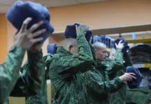 Путин и Картаполов представили новый закон о круглогодичном призыве в России putin i kartapolov predstavili novyj zakon o kruglogodichnom prizyve v rossii-urbandigest-ru-0