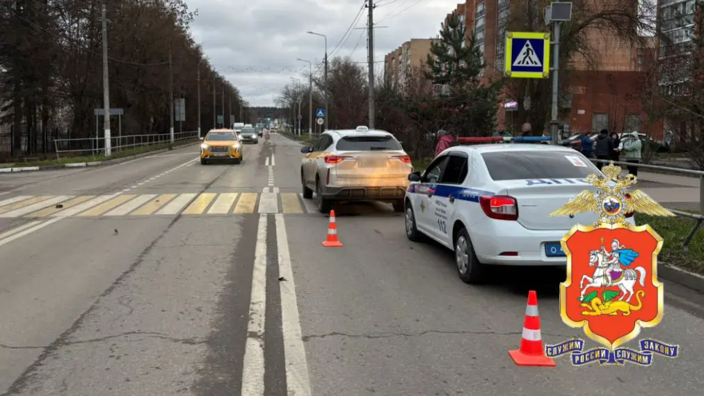 Водитель такси сбил подростка на пешеходном переходе в Подмосковье