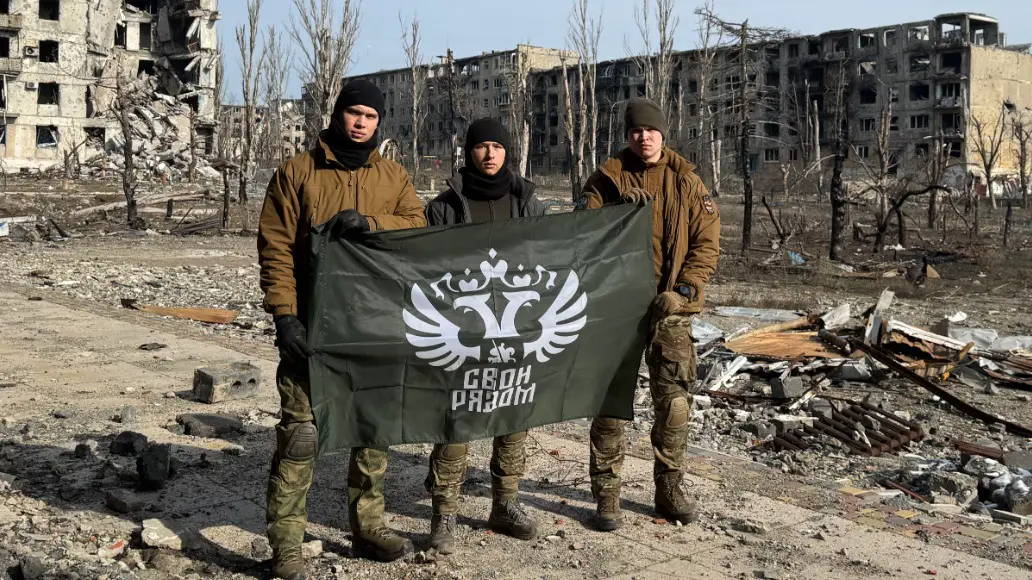 Активисты фонда «СВОи рядом» Михаил Макаров, Иван Фесюк и Иван Макаров отправились в Угледар для передачи гуманитарной помощи и съемки видеорепортажа о жизни мирных жителей, оставшихся там после начала СВО