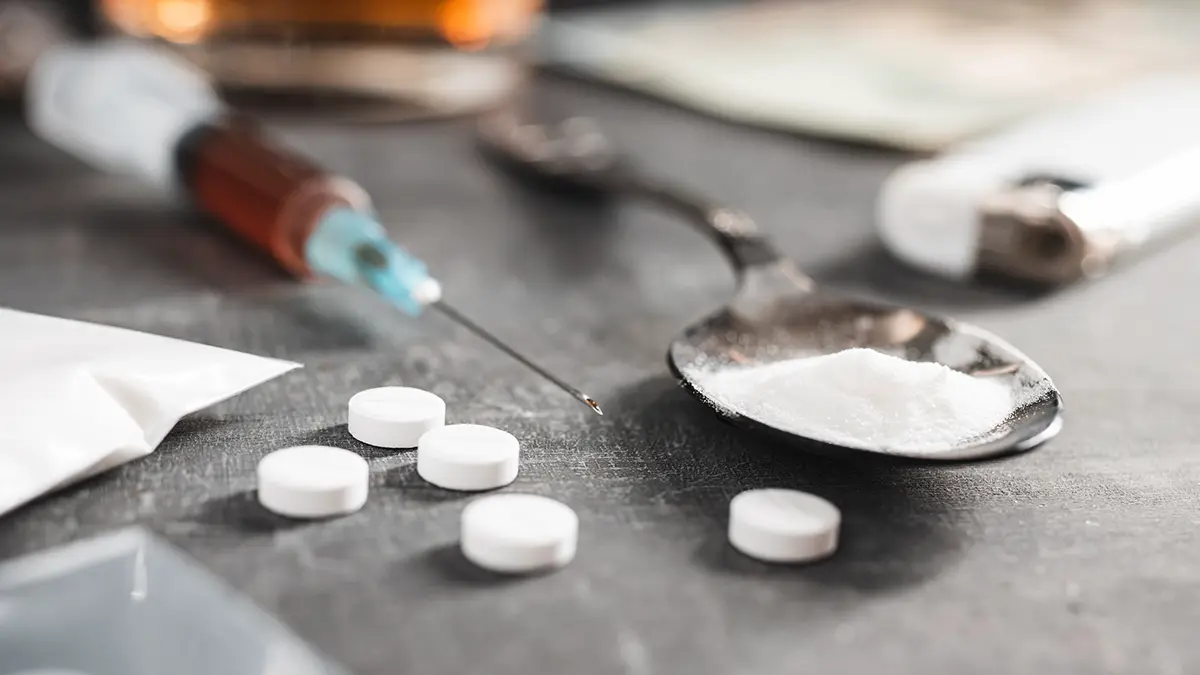 Мальчик в Петербурге нашел на кухне тела родителей и пакет со странным порошком