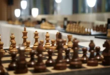 Владимир Гарнин и Геннадий Новиков на шахматном турнире коллегии адвокатов vladimir garnin i gennadij novikov na shahmatnom turnire kollegii advokatov-urbandigest-ru-0