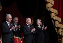 Владимир Путин и Касым-Жомарт Токаев посетили Большой театр с Гергиевым и Любимовой vladimir putin i kasymzhomart tokaev posetili bolshoj teatr s gergievym i lyubimovoj-urbandigest-ru-0