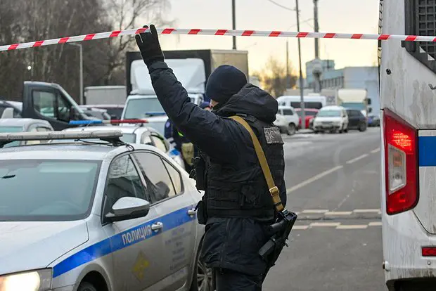 Оперативные службы на месте взрыва СВУ в Москве