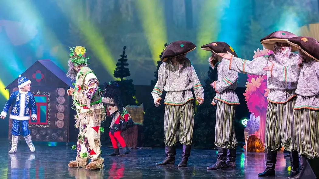 Новогоднюю елку для детей участников СВО провели в Московском дворце пионеров