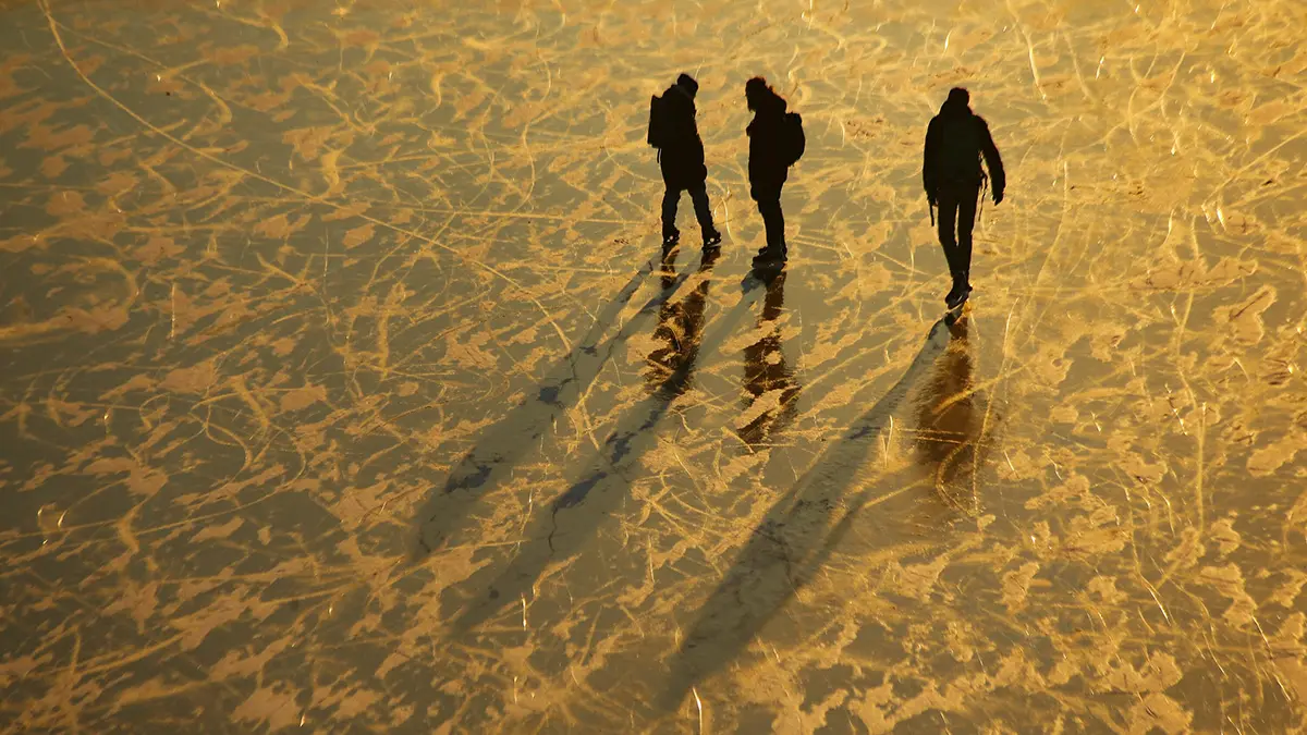 Врач Еделев рассказал о правилах спасения человека, провалившегося под лед